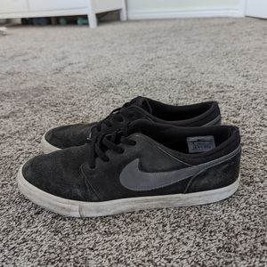 NIKE Men's Sneakers Size 10